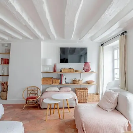 3 Rooms, View On Roofs Chic & Cosy - 70 M2 Parigi