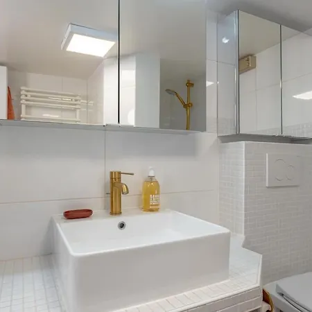 3 Rooms, View On Roofs Chic & Cosy - 70 M2 Appartamento Parigi