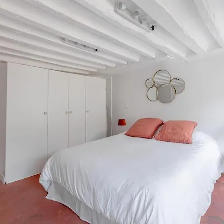 3 Rooms, View On Roofs Chic & Cosy - 70 M2 Parigi